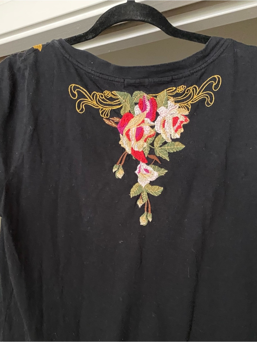 Johnny Was Black V-Neck Floral Embroidered Short Sleeve Tee L - Picture 3 of 4
